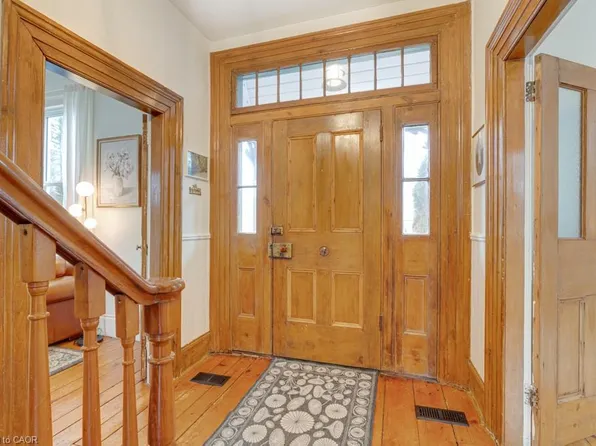 10 Badenoch St, Puslinch, ON N0B 2C0