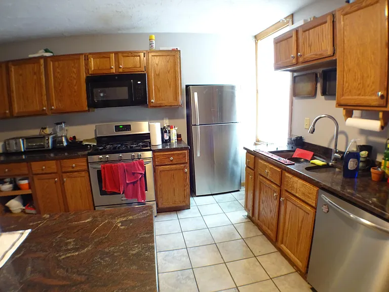 375 W 4th St #2 — Photo 3