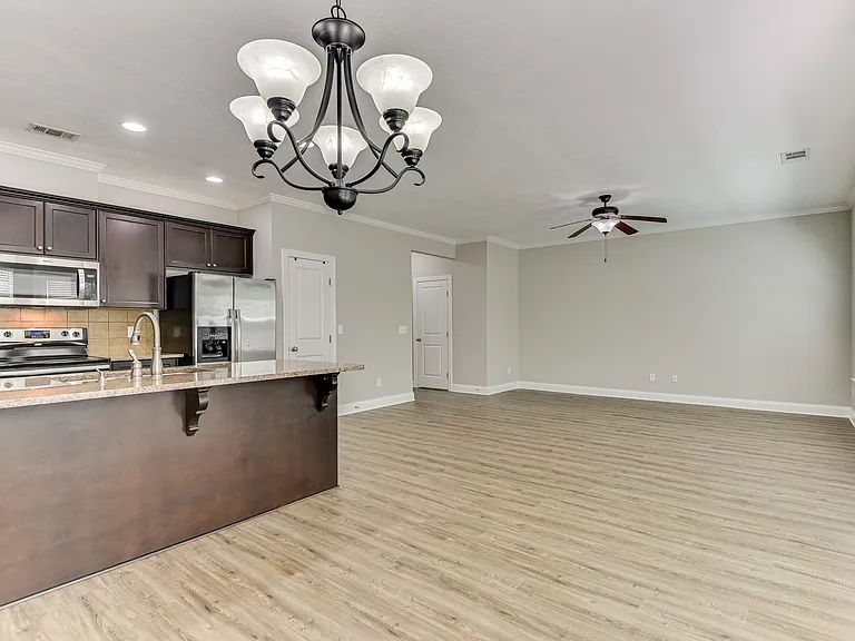 1913 Kenlock Dr — Photo 15