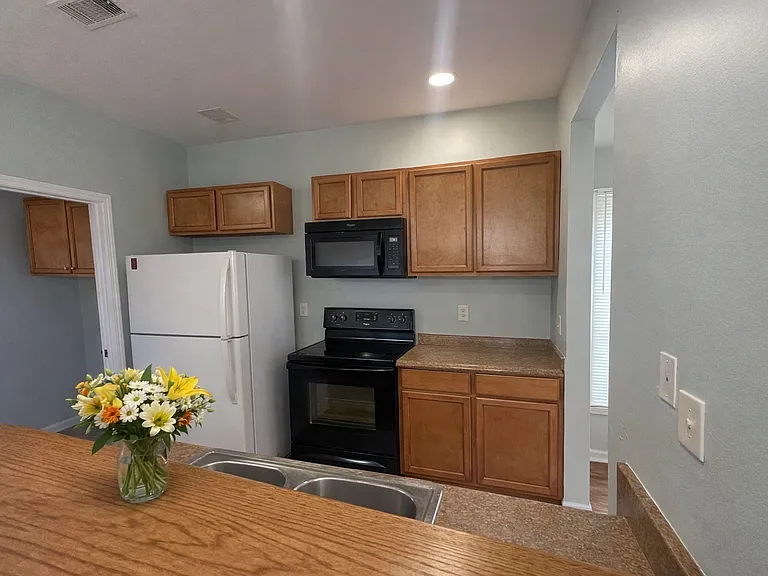 364 Oliver St NW — Photo 3