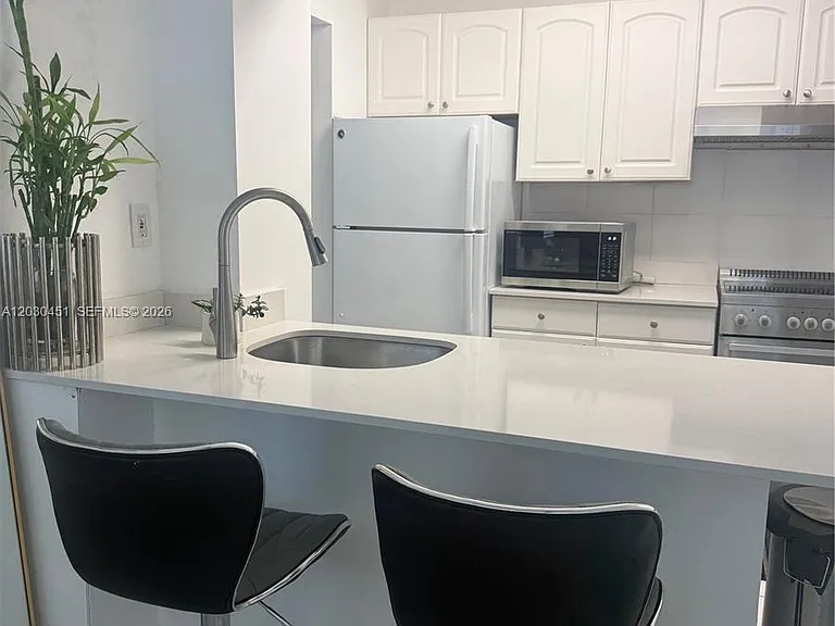 1390 Ocean Dr #302 — Photo 3