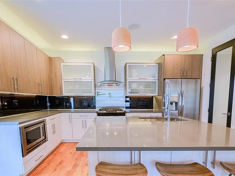2070 N High St — Photo 8