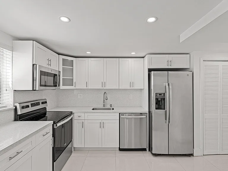 9170 Fontainebleau Blvd #301 — Photo 4