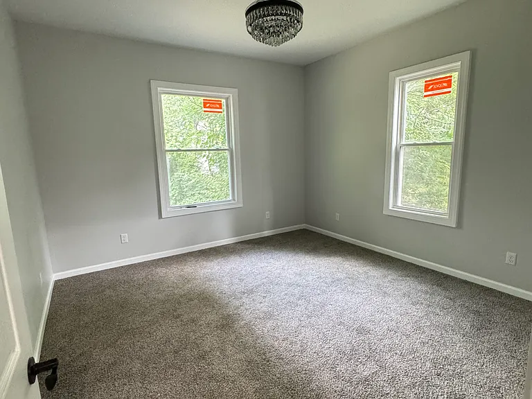 670 S 37th St — Photo 16