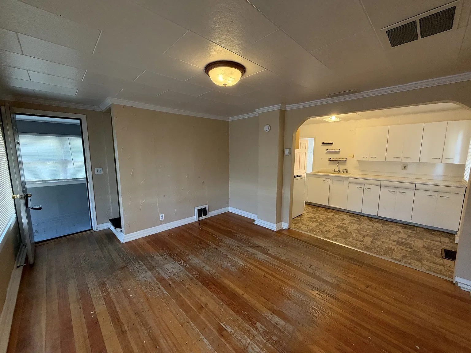 836 Howard Avenue - 1 — Photo 3