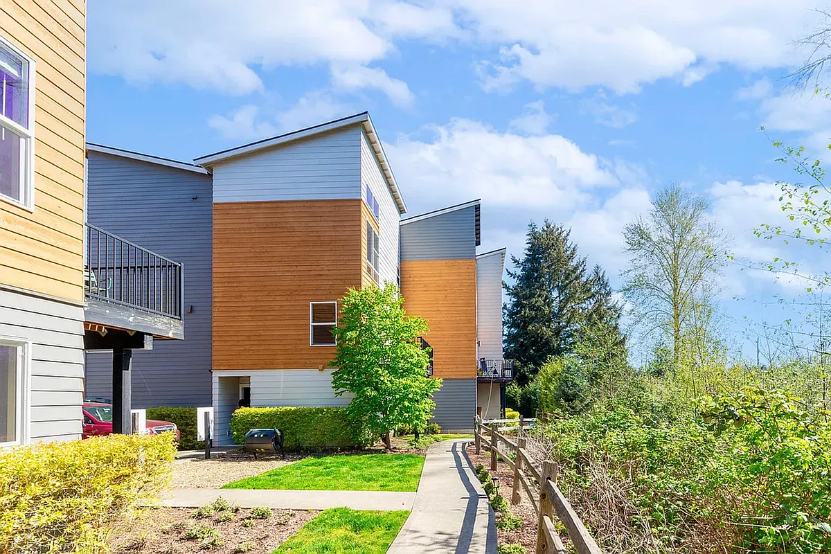 Building Photo - 18240 73rd Ave NE #103