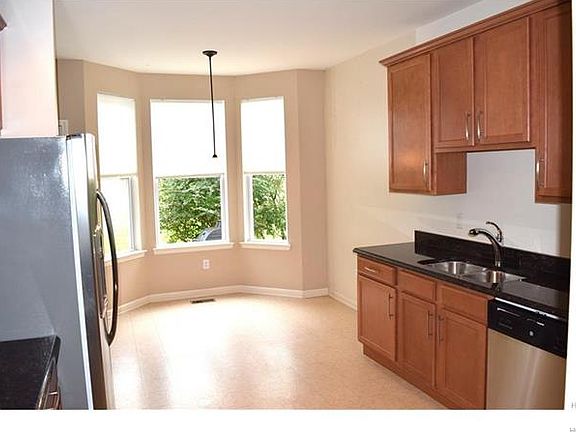 4th image of 24 Woodside Knolls Dr