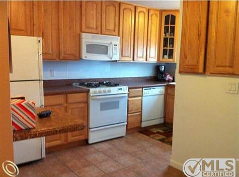 kitchen 2 - Kingstowne.JPG