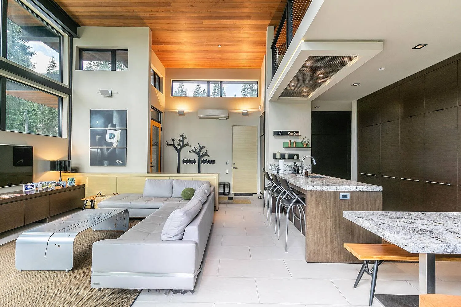 2 bed, 1200 sqft, $9,000 — Photo 3