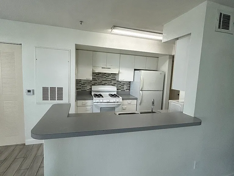 1606 Columbia Arms Cir #124 — Photo 9