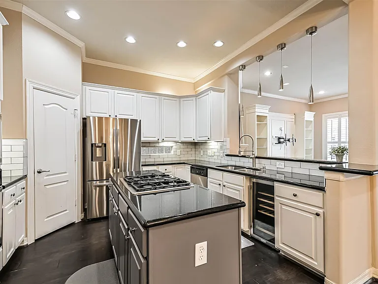 5453 Fairdale Ln — Photo 5