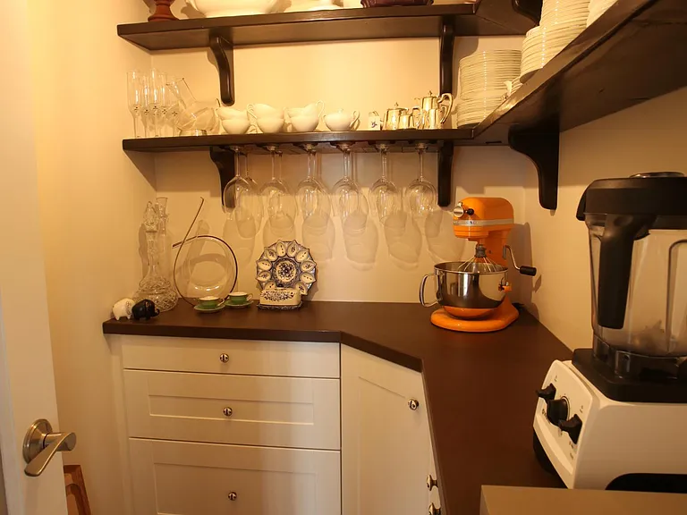 Walk-in Pantry