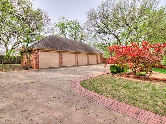 3rd image of 11308 Greenbriar Chase
