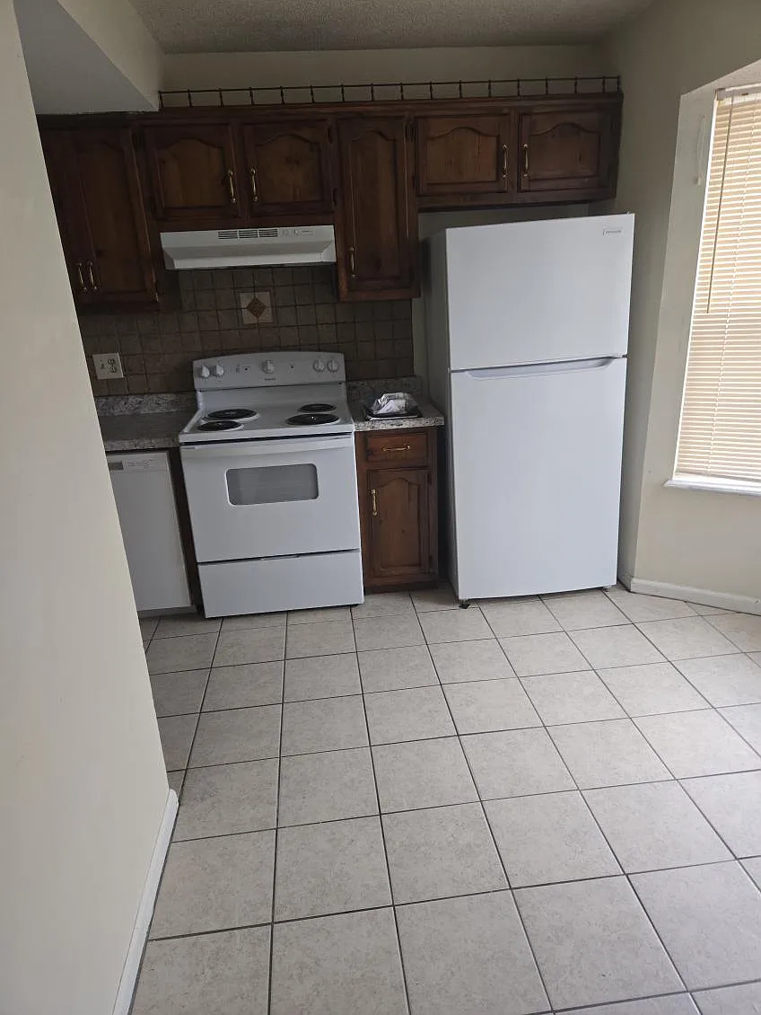 2 bed, 1.5 bath, 1000 sqft, $1,000 — Photo 3