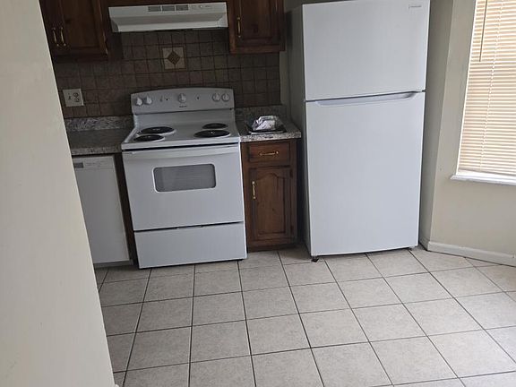 3rd image of 1045 Keith Dr APT A
