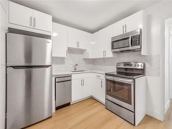4th image of 5555 Collins 16k Ave