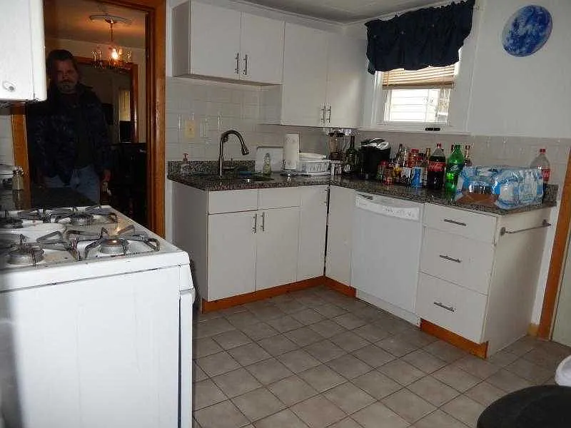 5 bed, 1.5 bath, $3,500 — Photo 2