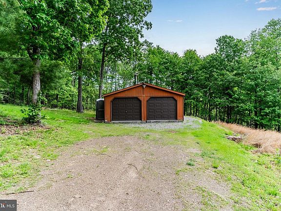 5th image of 220 Upper Bald Eagle Ln
