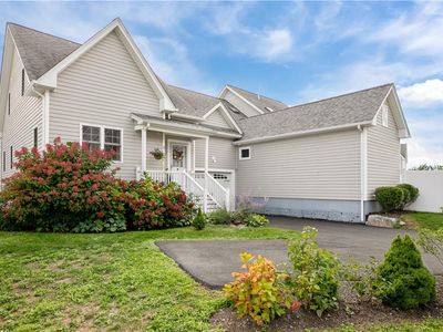73 Seafare Ln, Portsmouth, RI, 02871