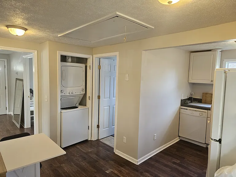 1402 Nun St — Photo 6
