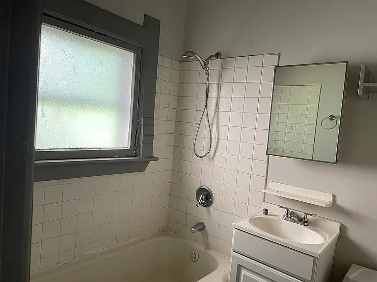 2033 N Cambridge Ave #2 — Photo 11