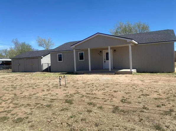 903 9th St, Shallowater, TX 79363