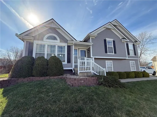 1016 NE Depot Dr, Lees Summit, MO 64086