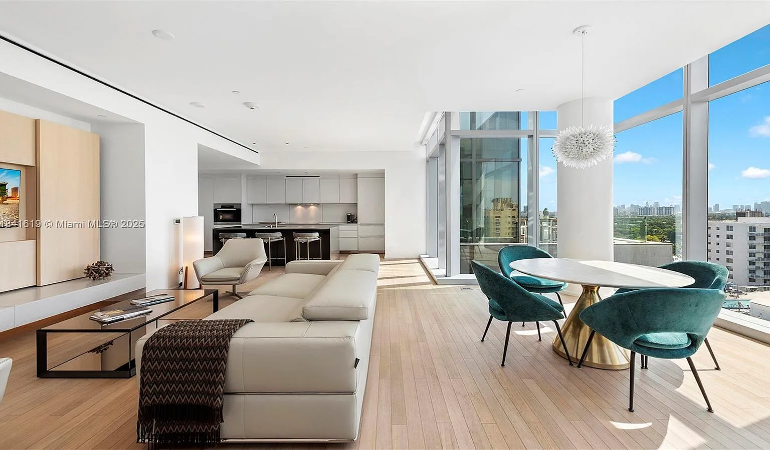 2901 Collins Condo — Photo 1