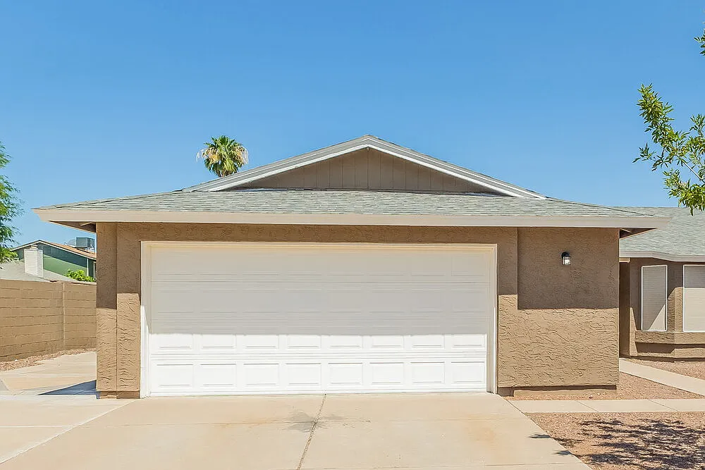3 bed, 2.0 bath, 1188 sqft, $2,195 — Photo 1