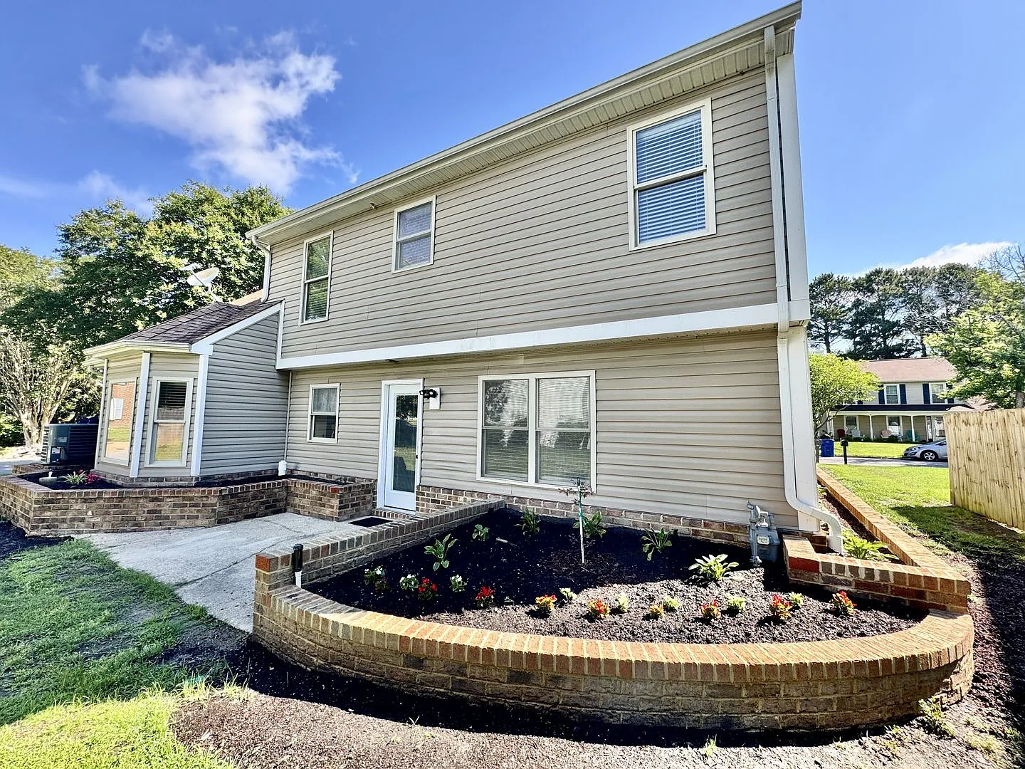 Available 11-06-26! A Unique Home in Wesleyan Chase - All Appliances Convey - Pet-Friendly! — Photo 3