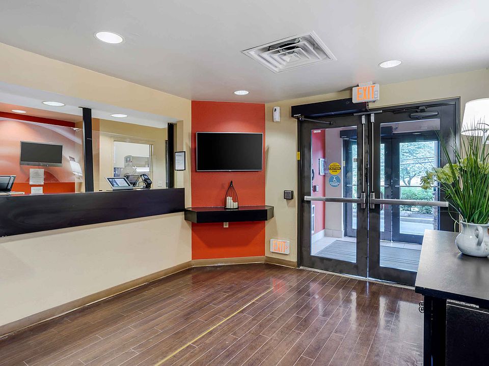 Lobby and Guest Check-in