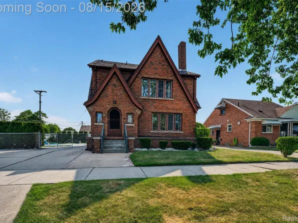 9235 Hubert Ave, Allen Park, MI 48101