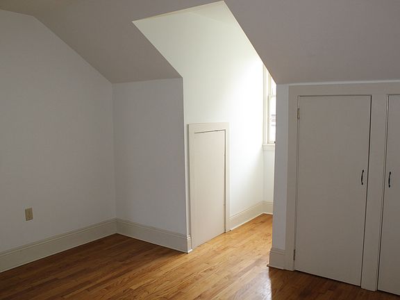 4th image of 1037 Chartres St