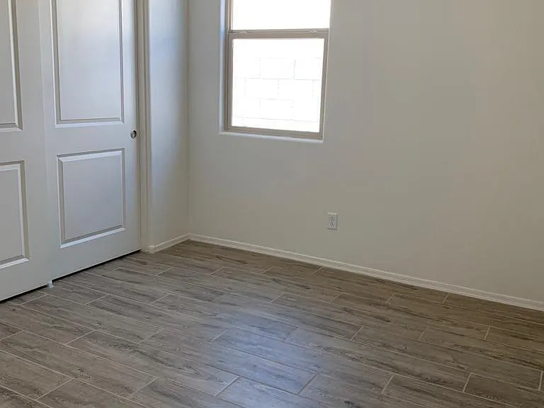 2340 W Sunland Ave — Photo 14
