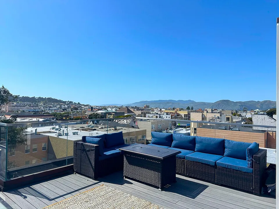 Private Rooftop (towards Pacific Ocean)