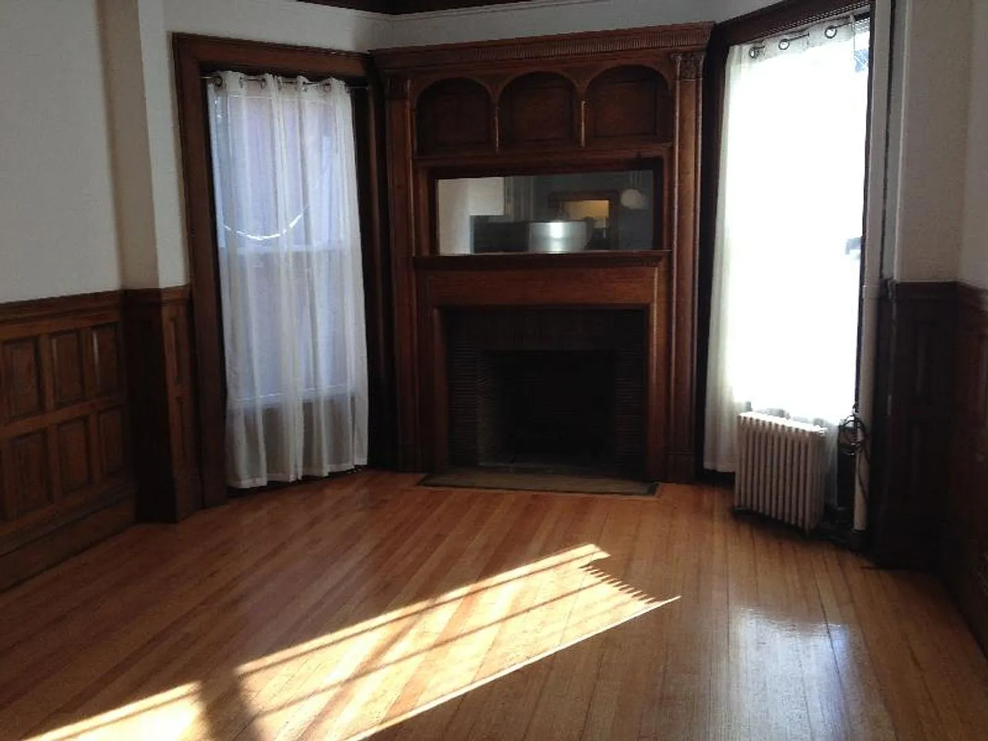1 Bed in Kenmore Heat & Hot Water Included Available Now — Photo 3