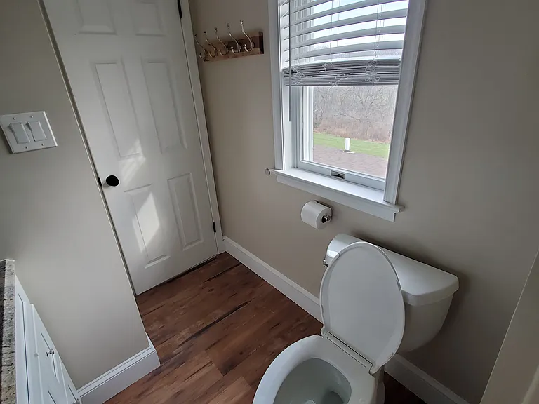 Full bath 2nd floor