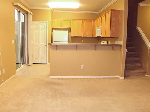 5th image of 684 NW Brookhill Ln