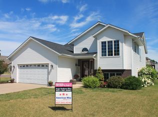 100 Wickfield Dr, Mankato, MN 56001