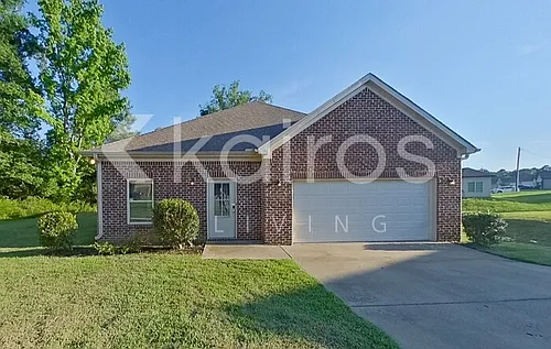 655 White Oak Cir Photo 1
