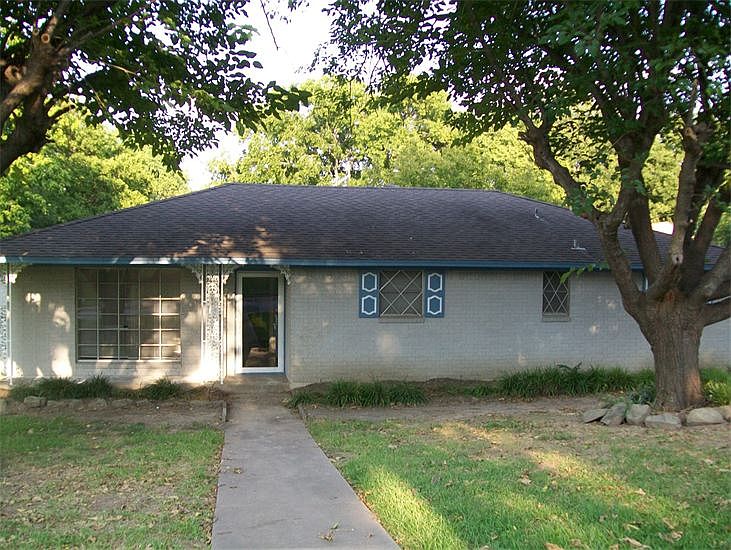 1st image of 108 Brook Hollow Dr