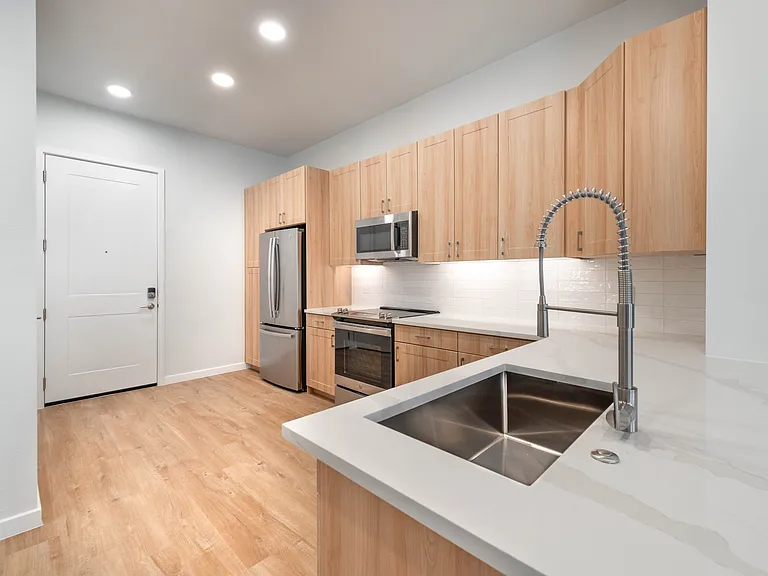 Lantower Bayside — Photo 8