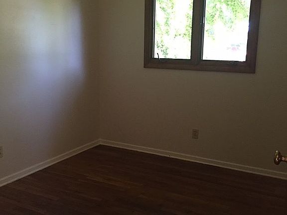 5th image of 4984 McAllister Ave