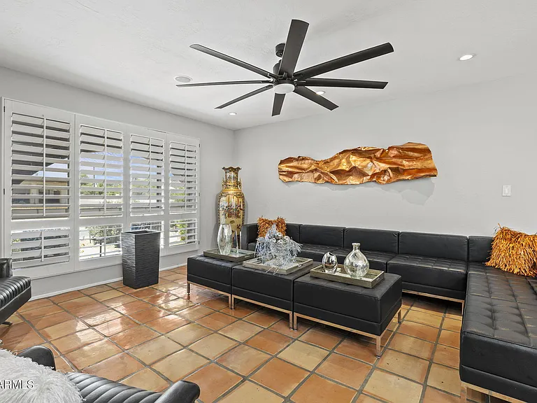 4002 E Alan Ln — Photo 9