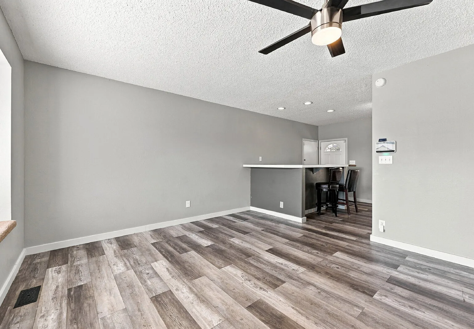 4 bed, 2.0 bath, 1641 sqft, $2,041 — Photo 3
