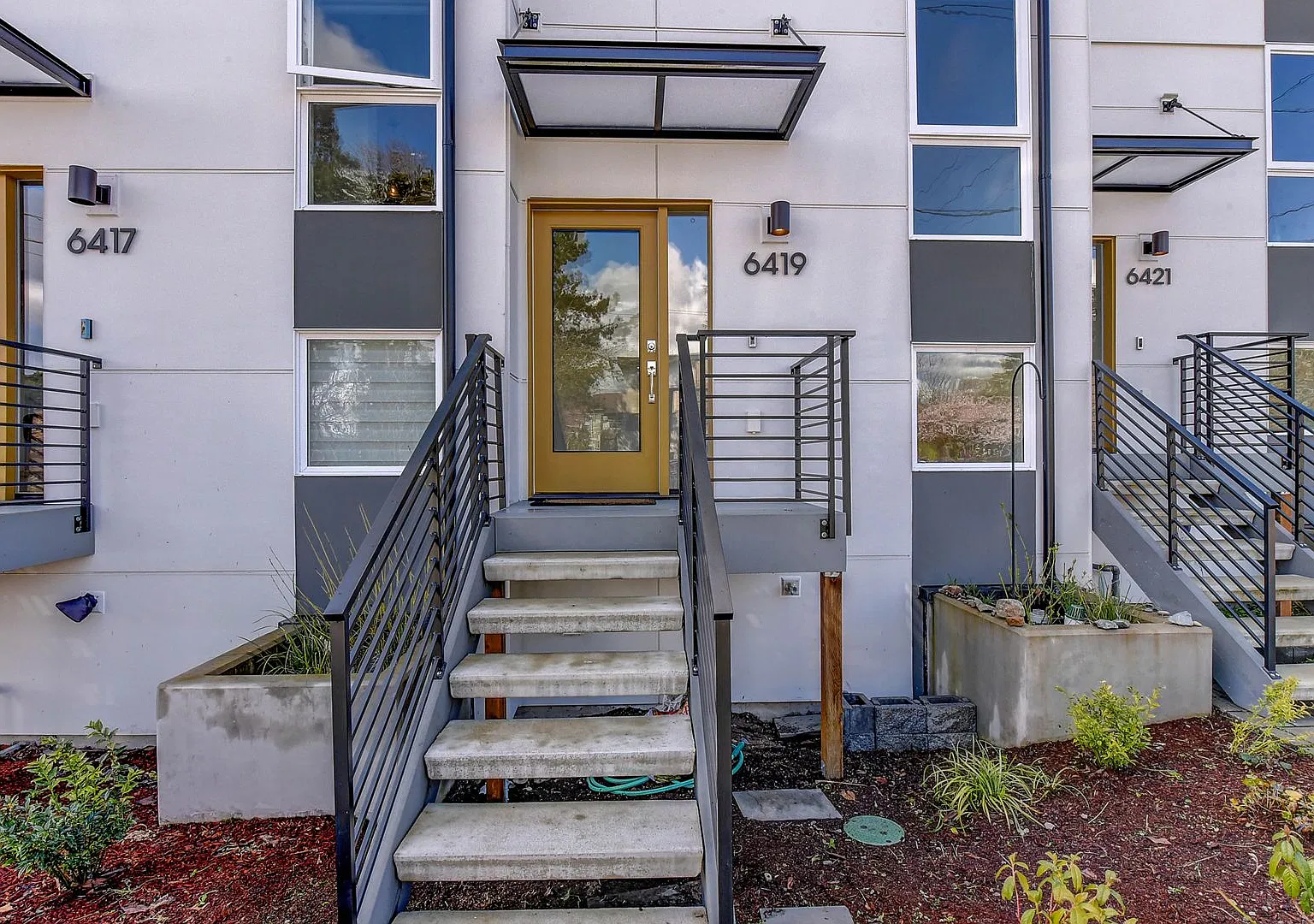 Terrific Townhome — Photo 1