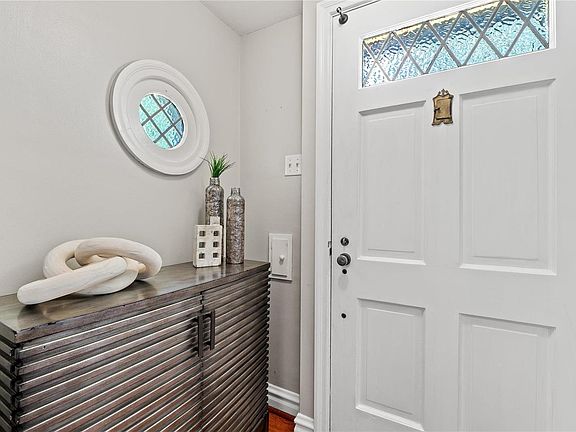 4th image of 6556 Lindenwood Pl