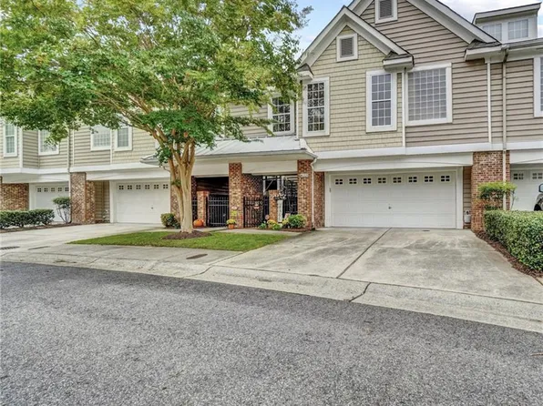 1028 Bay Breeze Dr, Suffolk, VA 23435
