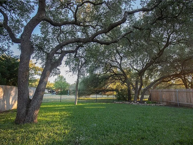 3806 Juniper Hills St — Photo 21