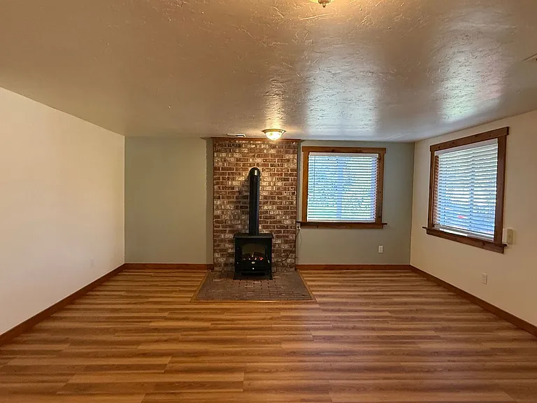 282 Sheridan St — Photo 3